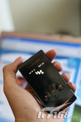 8GB海量存储索爱翻盖音乐机W980图赏