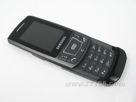 经典滑盖机三星超薄时尚D908售1688元