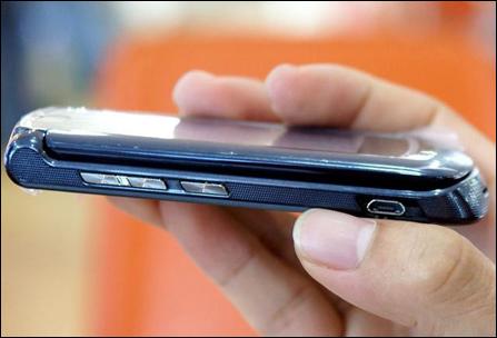 摩托罗拉 RAZR2 V8